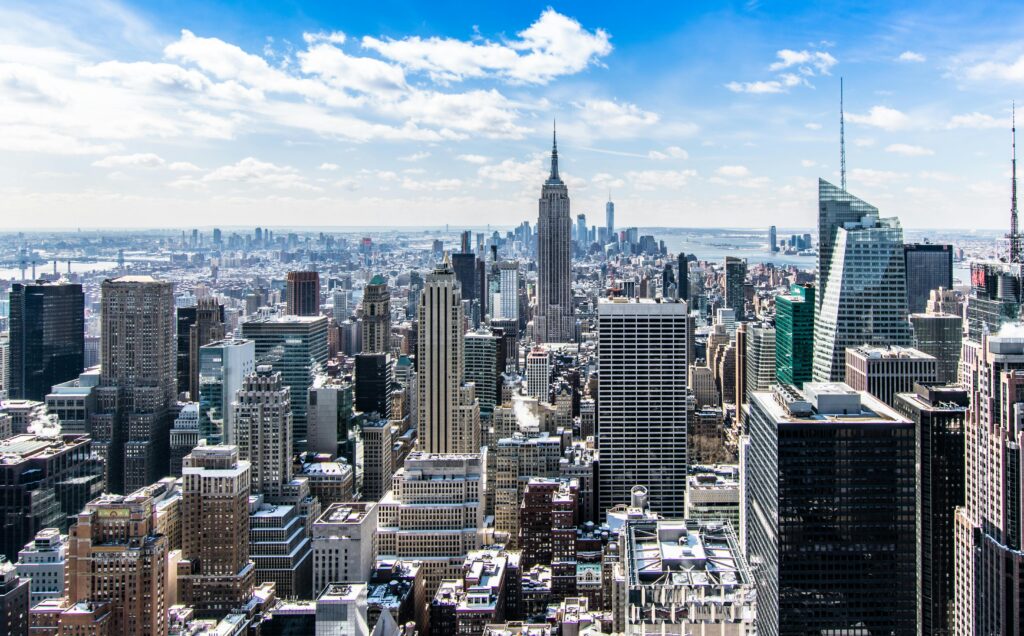 Cidade de Nova York com céu azul