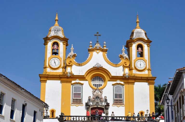 straps, church, baroque