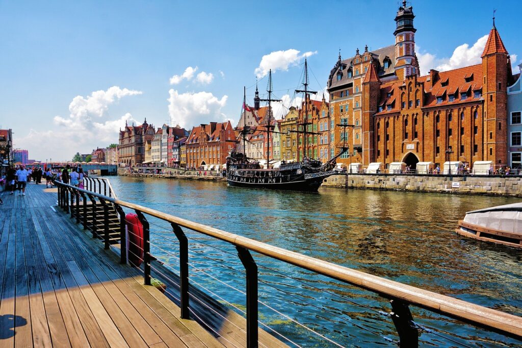 gdańsk, townhouses, river, old port, poland, the old town, architecture, city, water channel, waterway, ship, black pearl, gdańsk, gdańsk, gdańsk, gdańsk, gdańsk, poland, poland